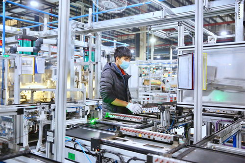 罩樣迎春來(lái) 長(zhǎng)沙經(jīng)開(kāi)區(qū)人的抗疫復(fù)工第一線